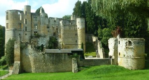 Wie im Märchen: Die Burgruine Beaufort mit Likörverkostung